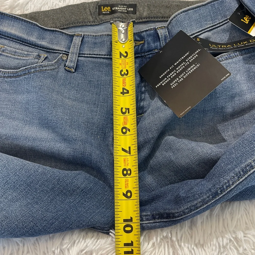 Lee SLIM FIT MID RISE Women's Classic Blue Straight Leg Jeans SIZE 8 PETITE NWT
